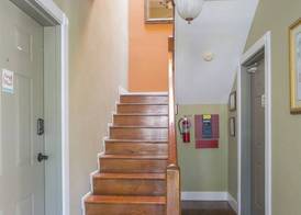 Meranova Guest Inn 2