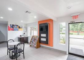 Motel 6 Grand Prairie, TX - Near Six Flags Drive 2