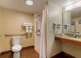 Comfort Inn & Suites Milford 5