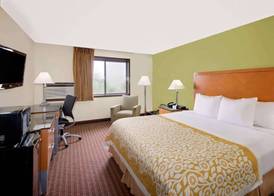 Days Inn by Wyndham Fort Dodge 5