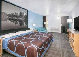 Super 8 by Wyndham City of Moore 4