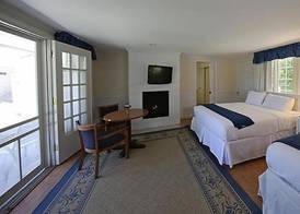 Colonial Inn Harbor Springs 3