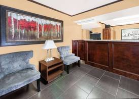 Super 8 by Wyndham Midwest City OK 4