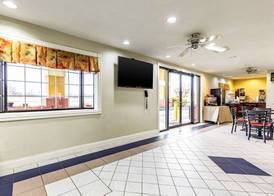 Econo Lodge Berea 4