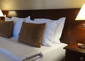 GARDEN Club - Hotel & Restaurant - FREE Outdoor Pool & Parking 5