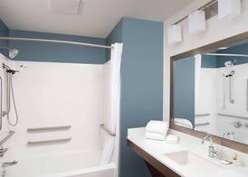 WoodSpring Suites Cleveland North 5