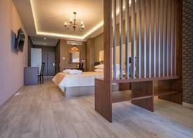 Elegance Luxury Executive Suites - Adults Only 4