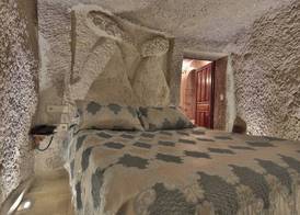 Shoestring Cave House 4