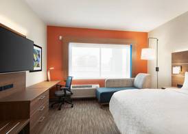 Holiday Inn Express & Suites BEAVER DAM by IHG 3