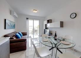 Splendid 2BR Apartment, Steps to St Georges Bay 5