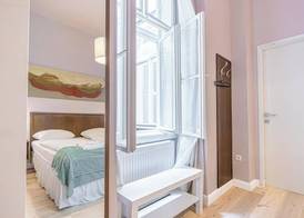 1 Aprt & 5 Stylish Hotel Rooms, Comfort & Convenience Combined 4