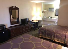 Super 8 by Wyndham Corning 3