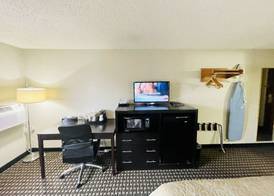 Super 8 by Wyndham Clear Lake 3