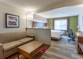 Holiday Inn Express & Suites BURLINGTON by IHG 3