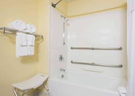 DAYS INN BY WYNDHAM GREENFIELD 3