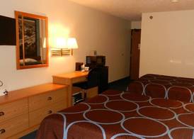 Super 8 by Wyndham Potosi 4