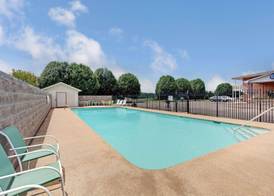 Days Inn by Wyndham Joelton/Nashville 2