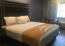 Days Inn & Suites by Wyndham La Porte 3