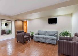 Super 8 by Wyndham Lexington Hamburg Area 3