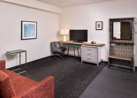 Holiday Inn & Suites FARMINGTON HILLS - DETROIT NW by IHG 4
