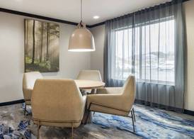 Fairfield Inn & Suites by Marriott Commerce 3