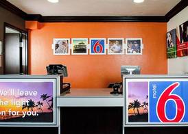 Motel 6 Modesto, CA - Downtown 2