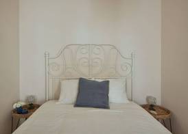 Renovated and Spacious Duplex Apartment With Patio, By TimeCooler 4
