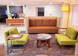 Holiday Inn Express & Suites LINCOLN CITY by IHG 2