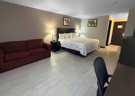 Red Roof Inn PLUS Centralia 4