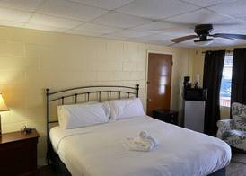 JI4, King Guest Room at the Joplin Inn at entrance to the resort by RedAwning 2