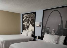 Super 8 by Wyndham Sullivan 5