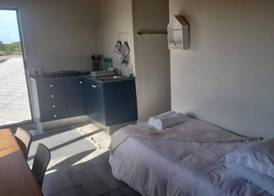 Bluewater Beachfront Guest House 4