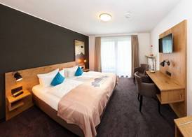 Hotel Hanauerlehen - ruhige & zentrale Top-Lage - mit Schwimmbad, Sauna, Parkplätze & Café - bayerischer Familienbetrieb 3