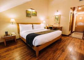 Hotel Willow Banks, Mall Road Shimla 3