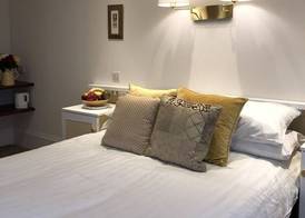 Tully's Hotel 3