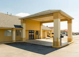 Econo Lodge Pryor 2