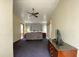 Campus Inn Baraboo 5
