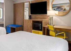 Days Inn by Wyndham Forsyth 5