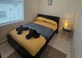 Seaside Haven Coastal Comfort 200m from the Beach 4
