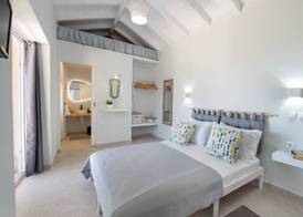 Paxos Couple House by Konnect 2