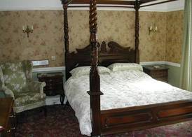Neuadd Arms Hotel 3