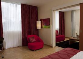 Ramada Encore by Wyndham Geneva 3