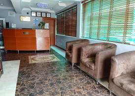 B's Hive Hotel & Suites 2