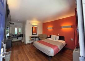 Super 8 by Wyndham Walnut Creek 5