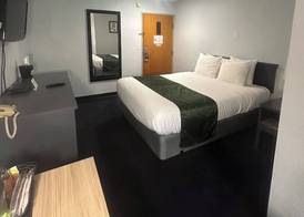 Pictured Rocks Inn and Suites 4