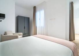 Limehome Sevilla Calle Granada 3
