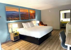 Days Inn by Wyndham Harriman 5