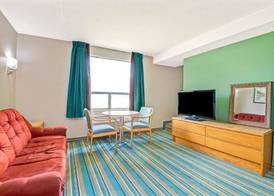 Super 8 by Wyndham Toronto East ON 5