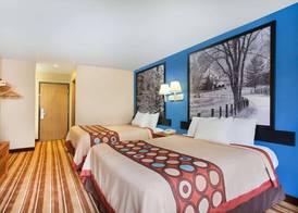Super 8 by Wyndham Defiance 4