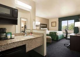Travelodge by Wyndham Brunswick near Fredrick 2